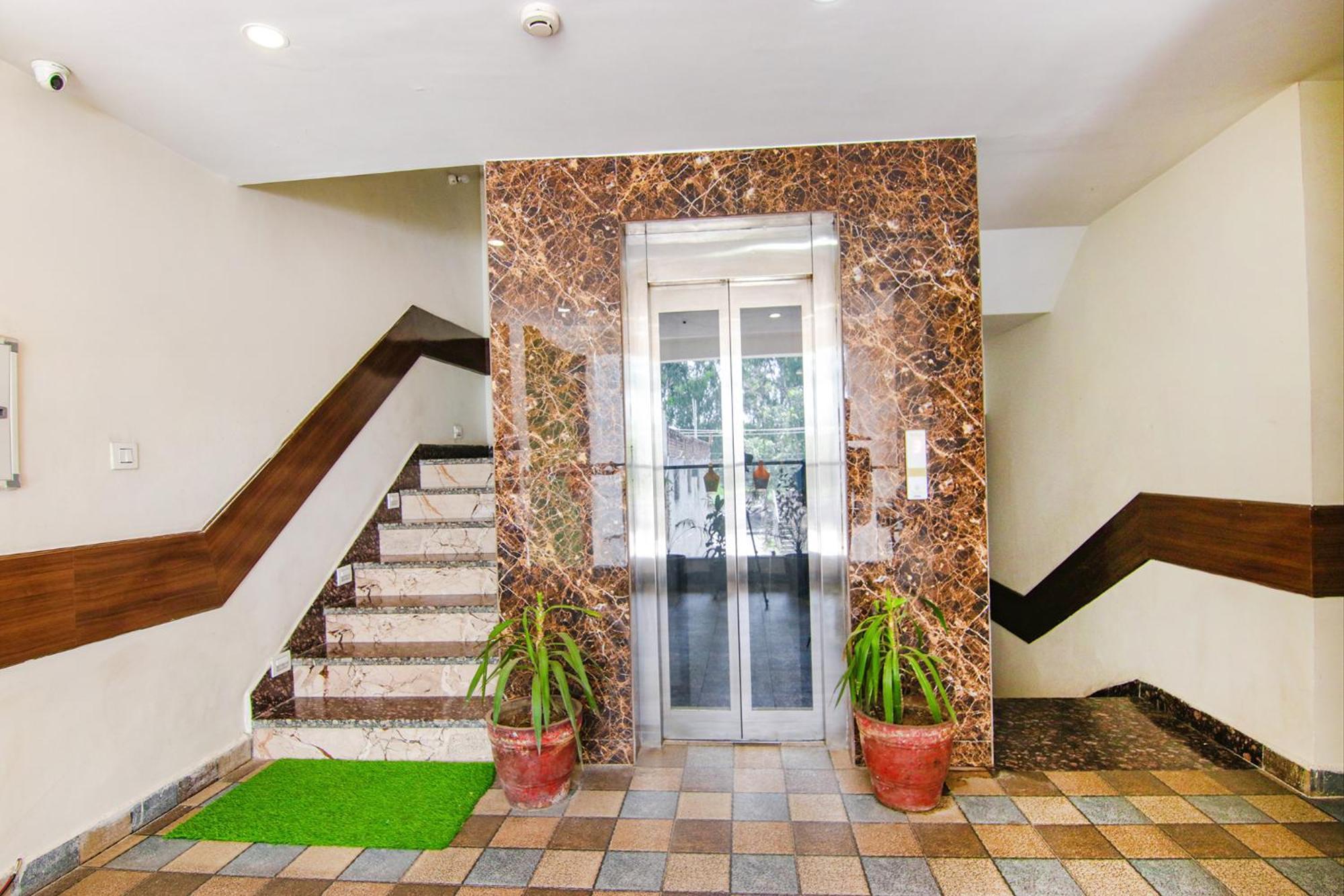 OYO 81174 Hotel Lime Wood Mohali Buitenkant foto