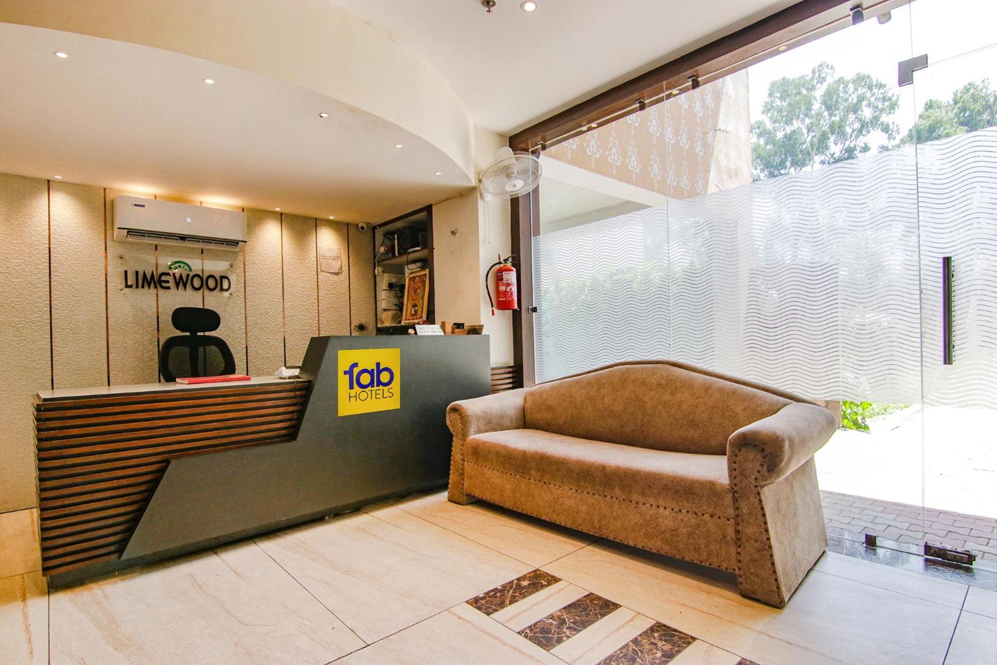 OYO 81174 Hotel Lime Wood Mohali Buitenkant foto