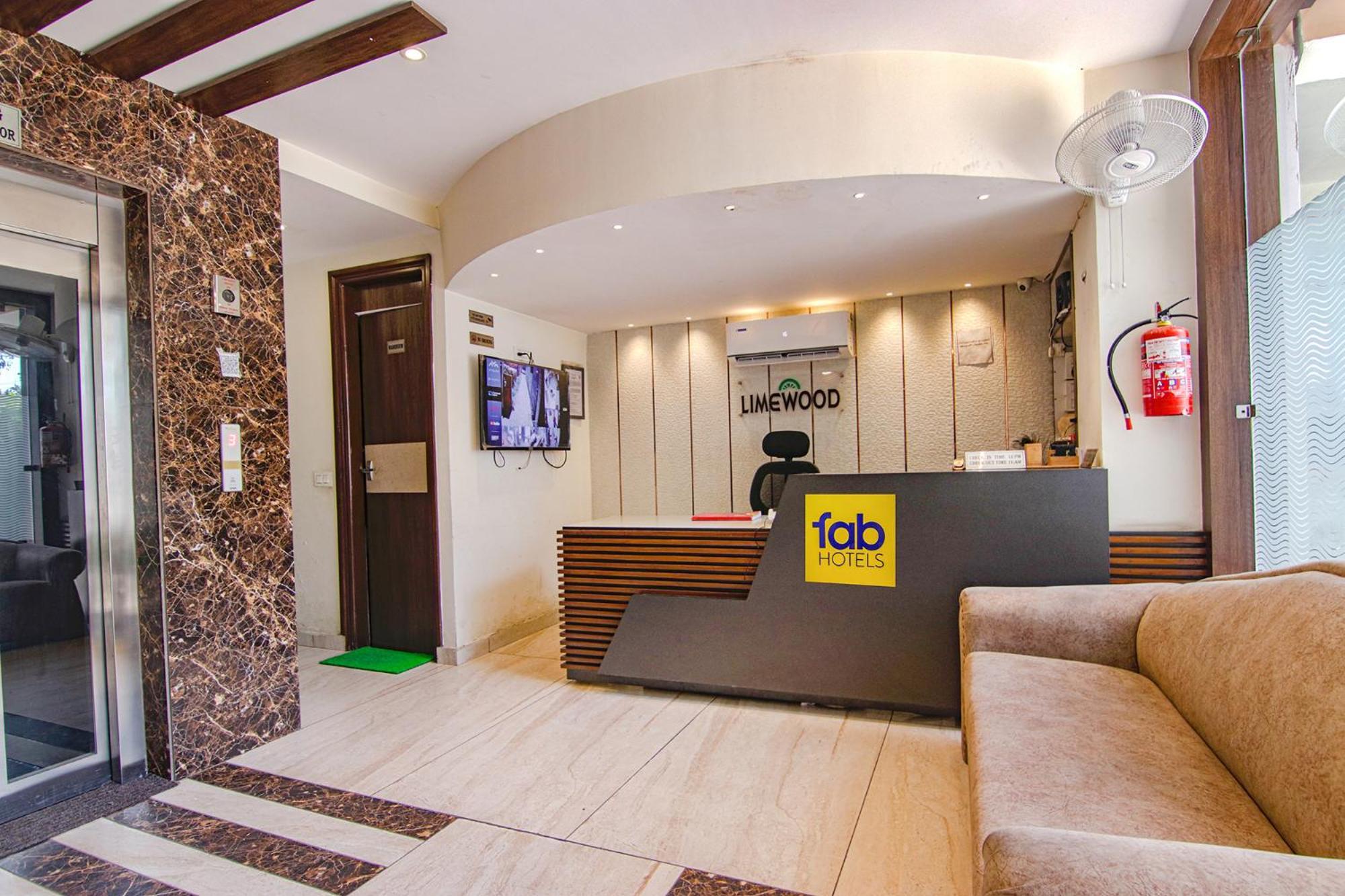 OYO 81174 Hotel Lime Wood Mohali Buitenkant foto